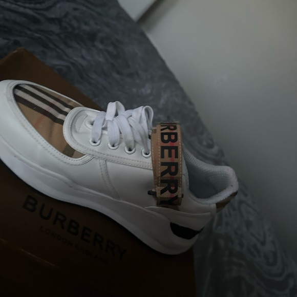 burberry nike trainers